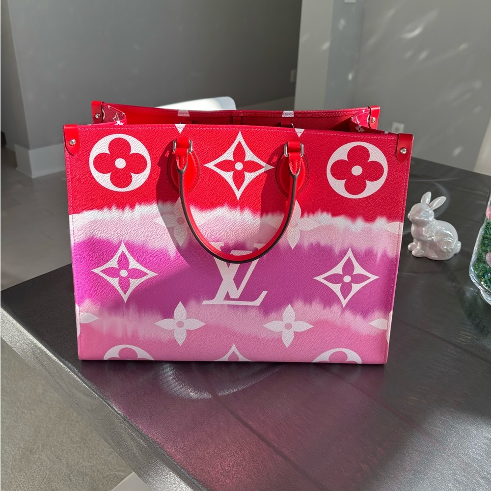Louis Vuitton- Escale OnTheGo GM